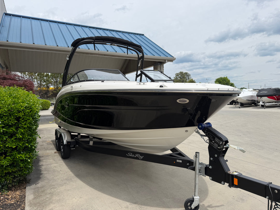 2026 Sea Ray SPX 210