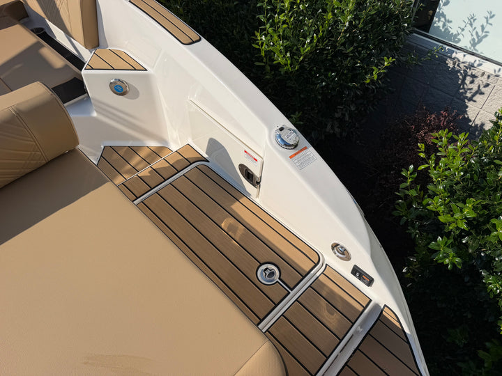 2026 Sea Ray SDX 270