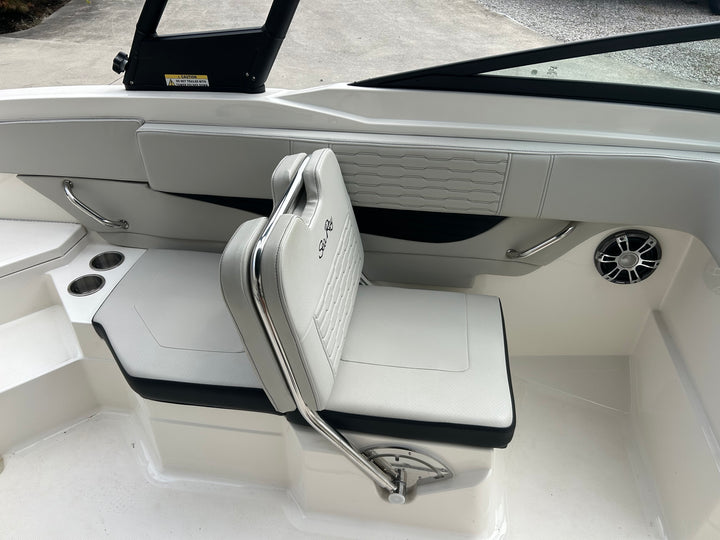 2022 Sea Ray SPX 210