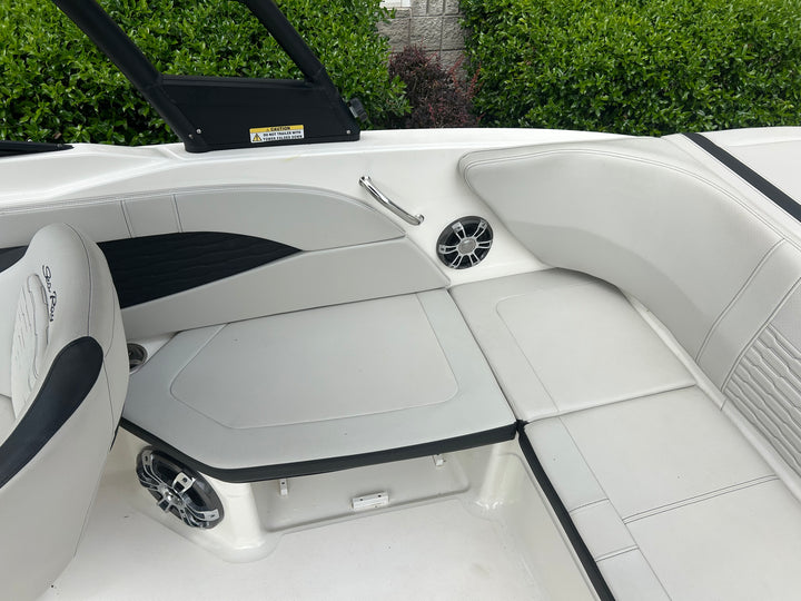 2022 Sea Ray SPX 210