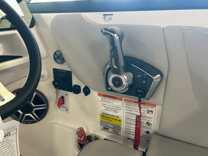 2026 Sea Ray SDX 230