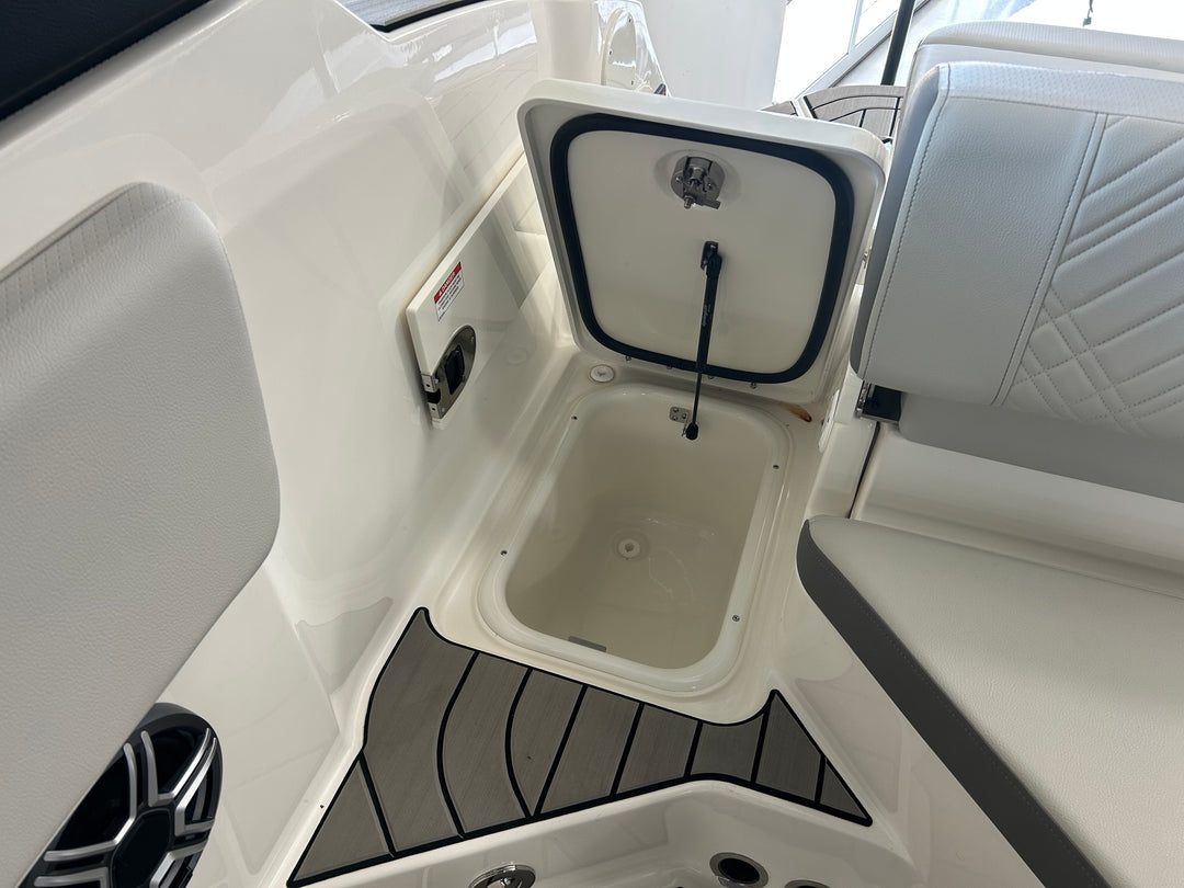 2026 Sea Ray SDX 230