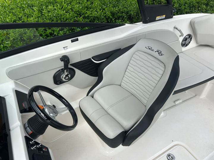 2022 Sea Ray SPX 210