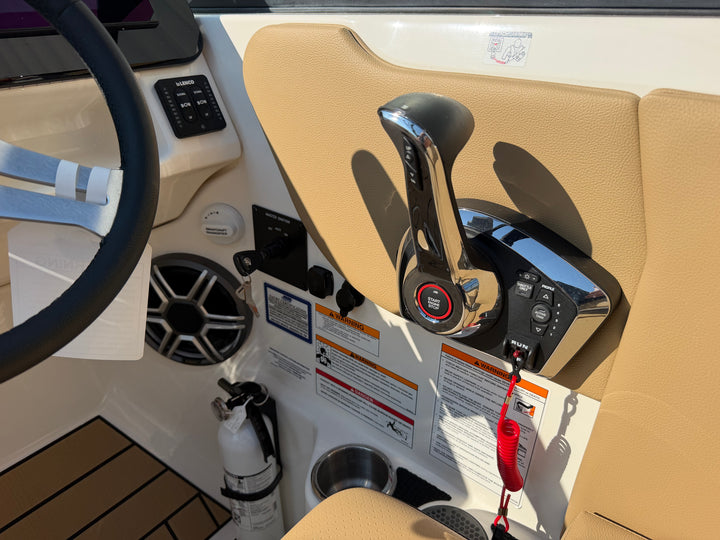 2026 Sea Ray SDX 270