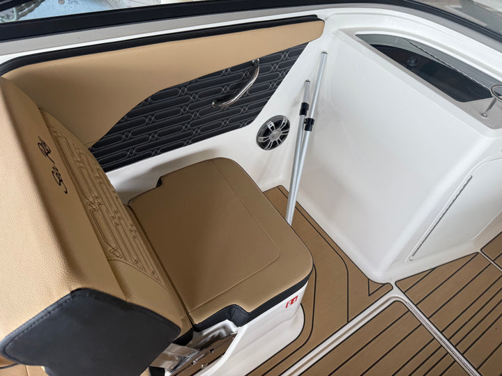 2025 Sea Ray SPX 210