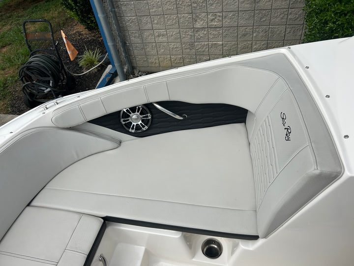 2022 Sea Ray SPX 210