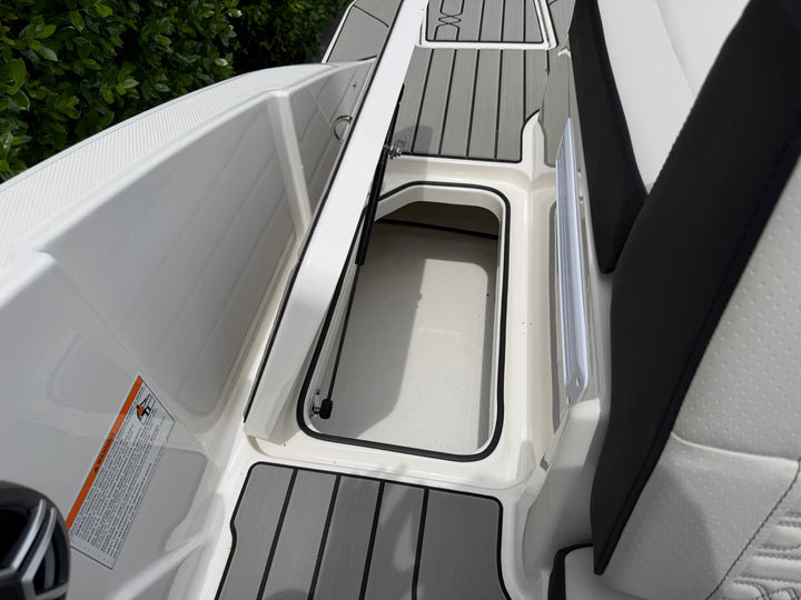 2026 Sea Ray SPX 210