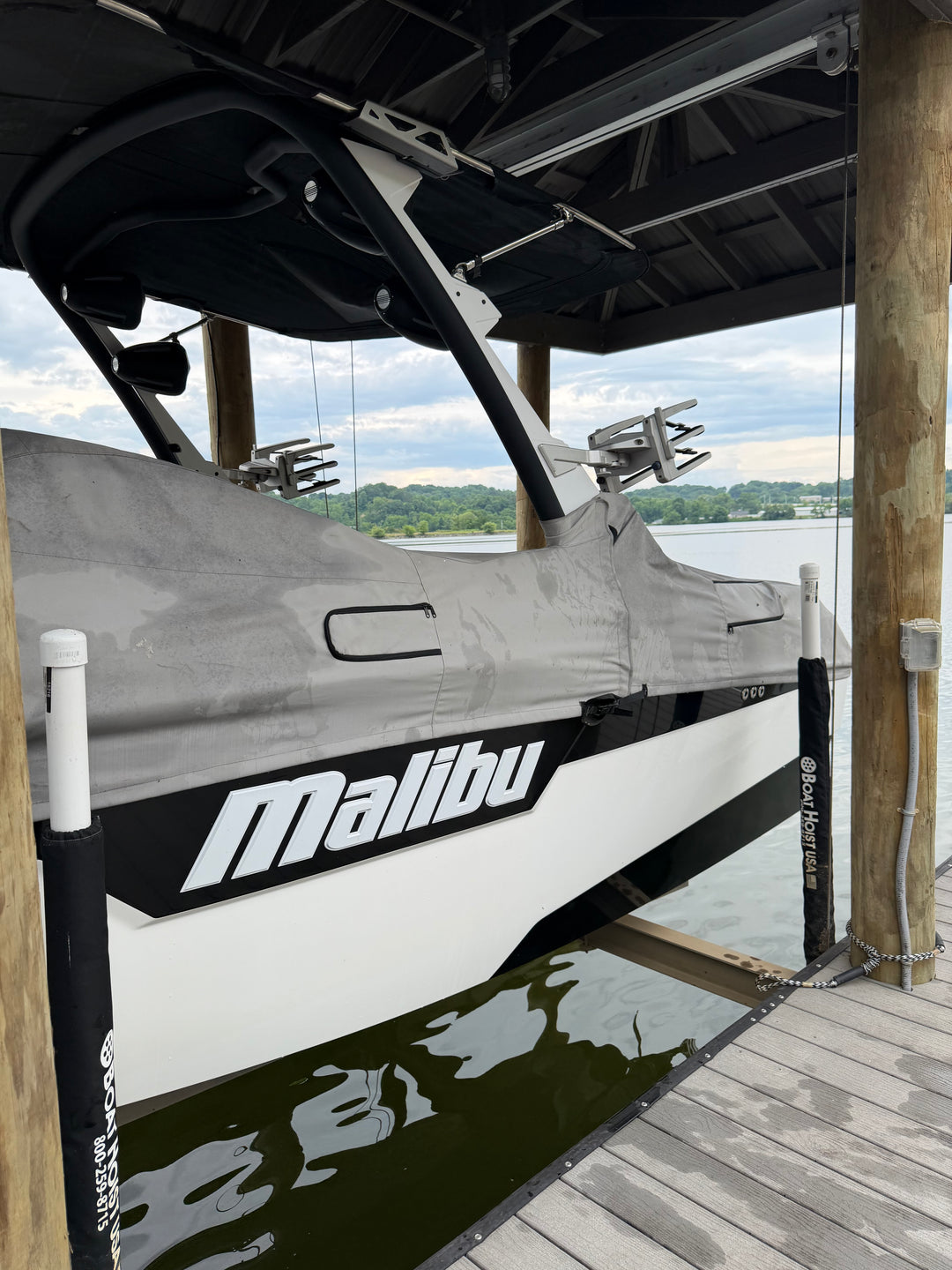 2022 Malibu M220