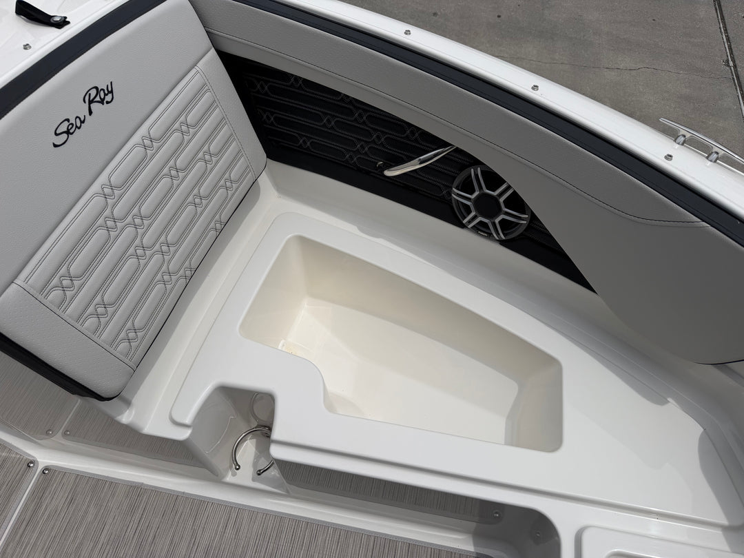 2026 Sea Ray SPX 210