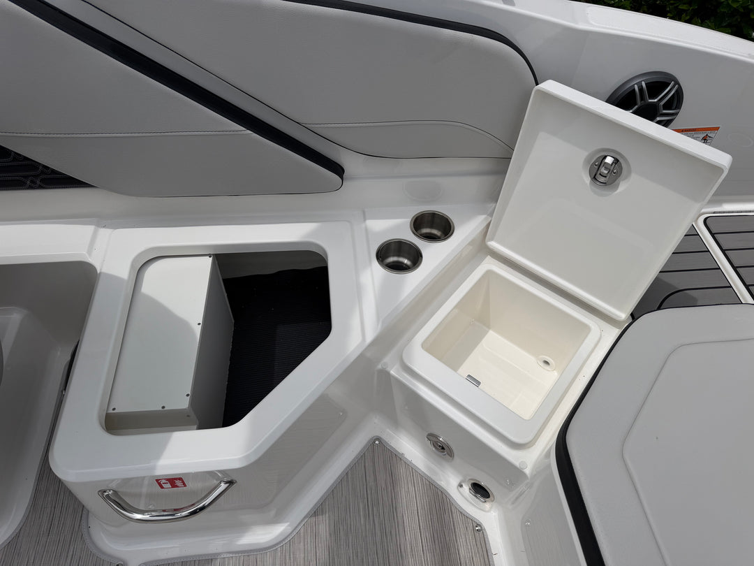 2026 Sea Ray SPX 210