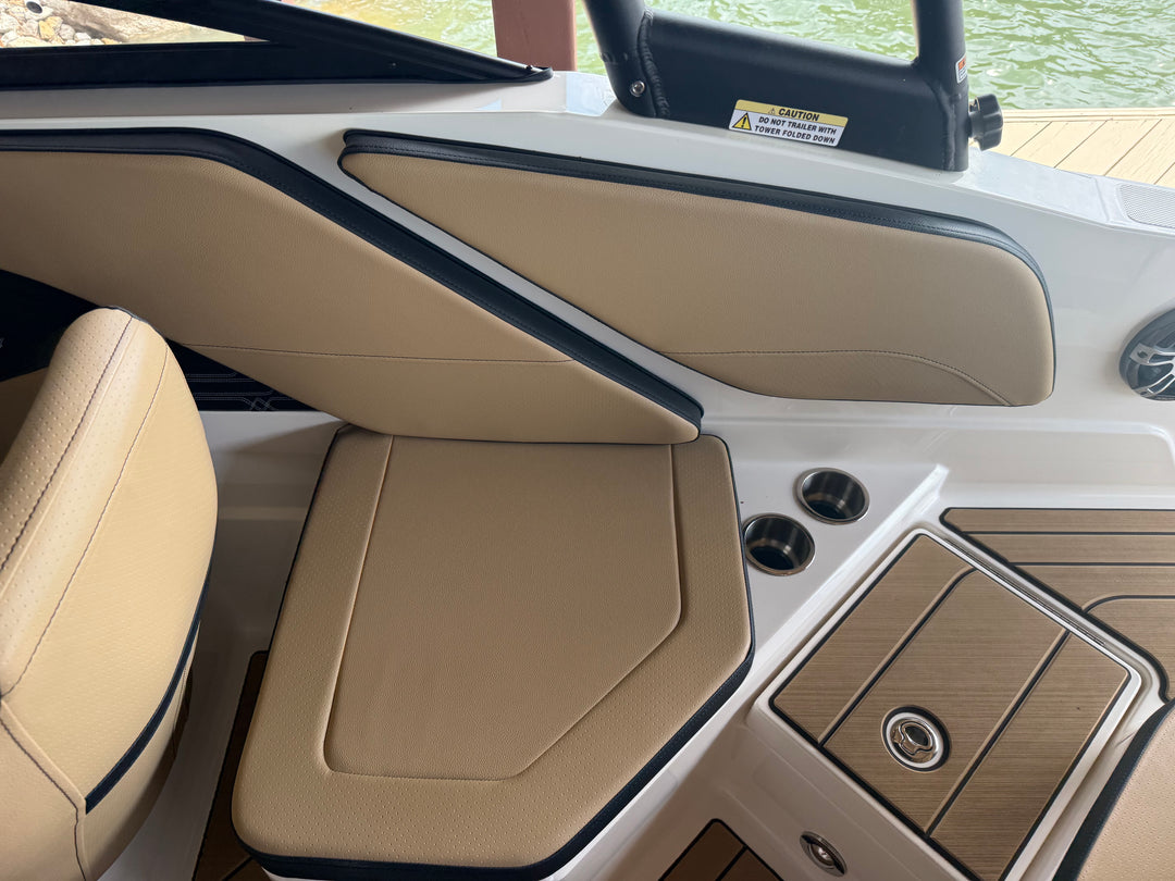 2025 Sea Ray SPX 210