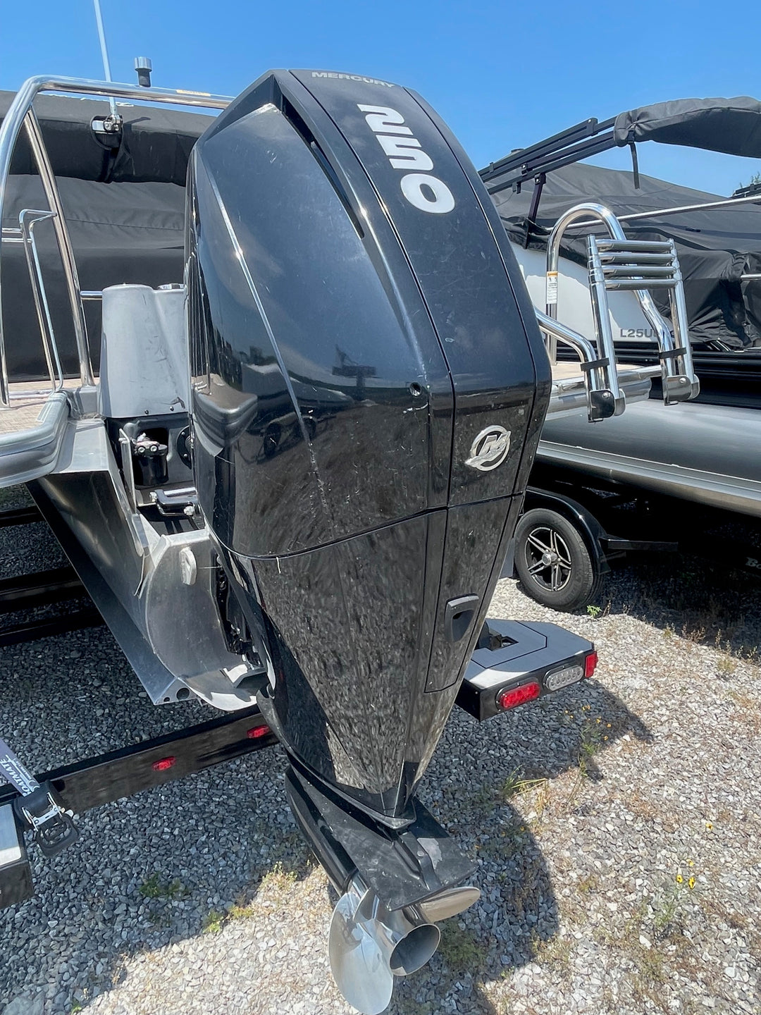 2019 Barletta L25U Tritoon w/ 250hp Mercury