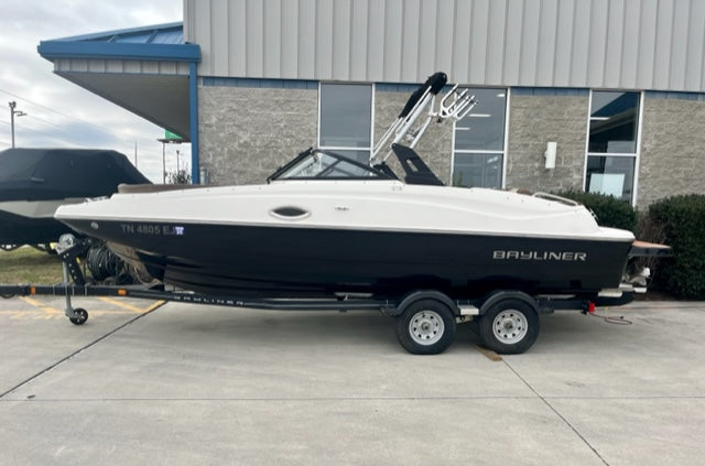 2016 Bayliner 215DB