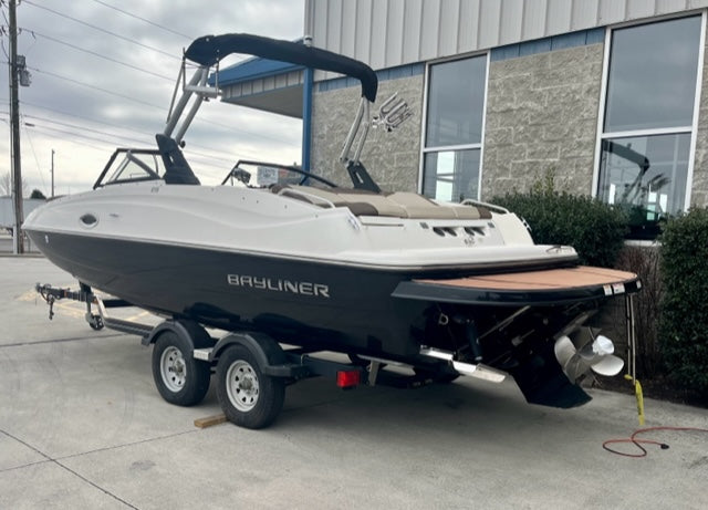 2016 Bayliner 215DB