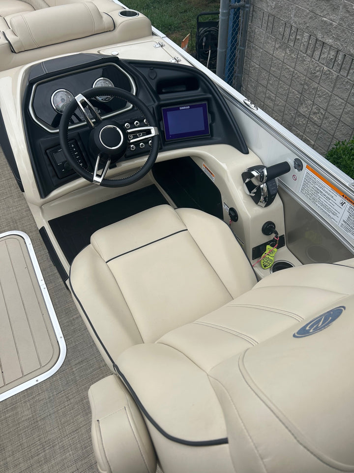 2019 Barletta L25U Tritoon w/ 250hp Mercury