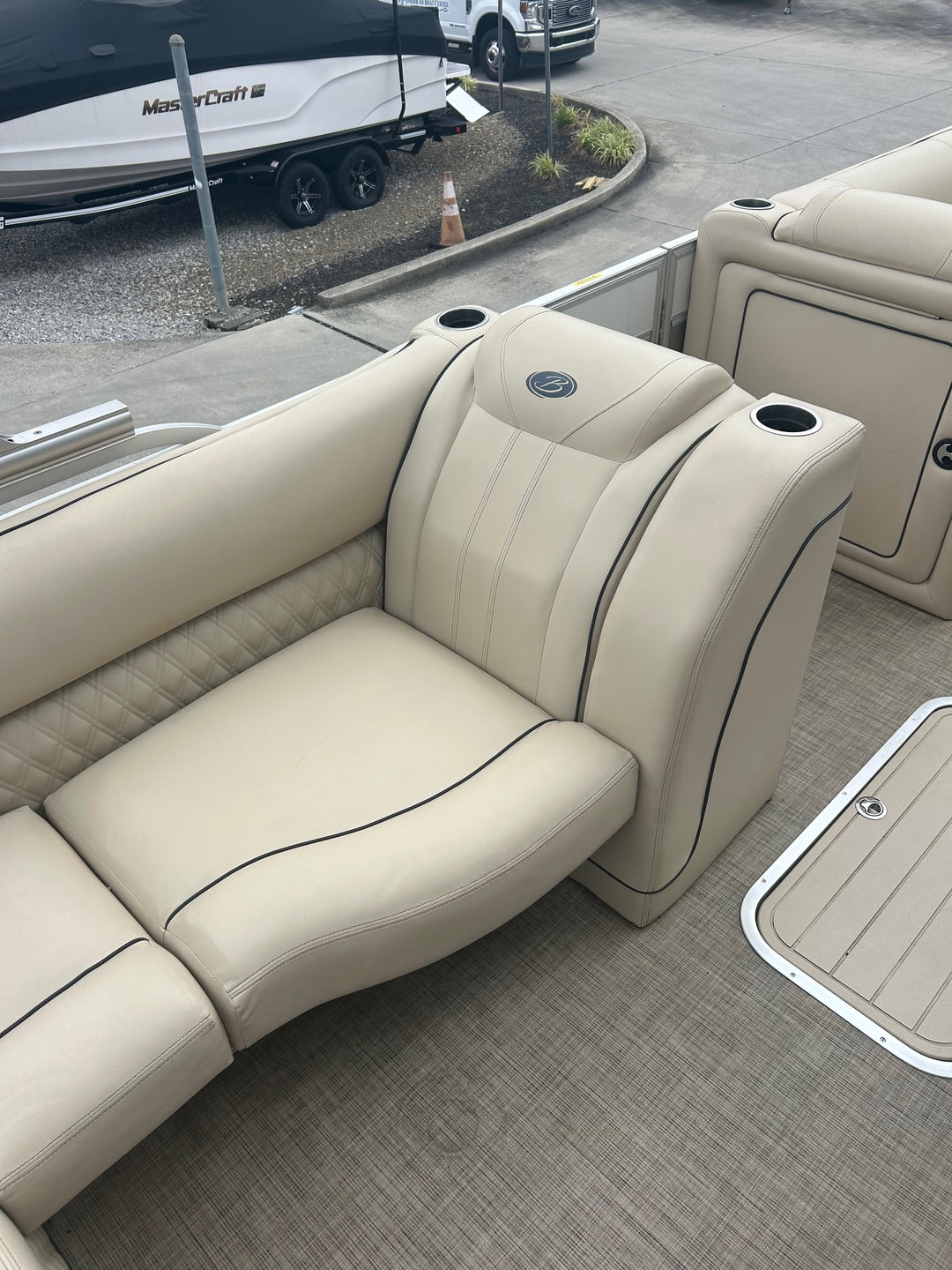 2019 Barletta L25U Tritoon w/ 250hp Mercury