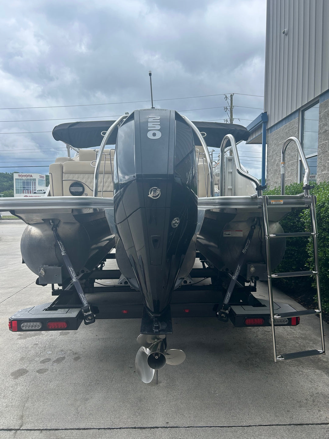 2019 Barletta L25U Tritoon w/ 250hp Mercury